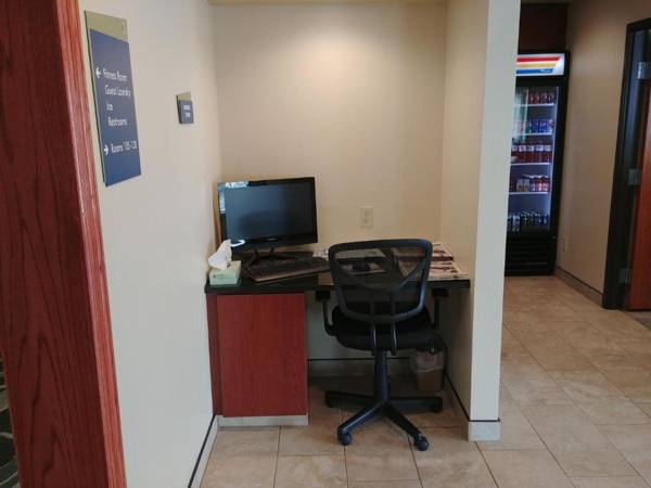 Workspace - Boarders Inn & Suites by Cobblestone Hotels - Broken Bow