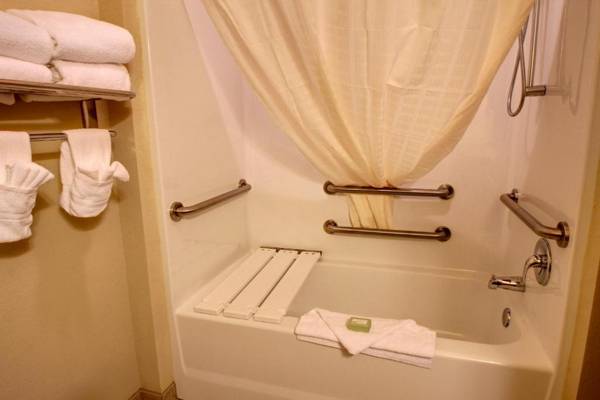 Cobblestone Hotel & Suites - Broken Bow