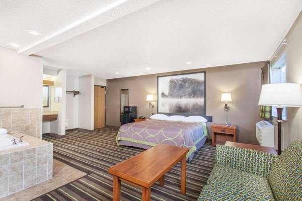 Super 8 by Wyndham Richlands/Claypool Hill Area