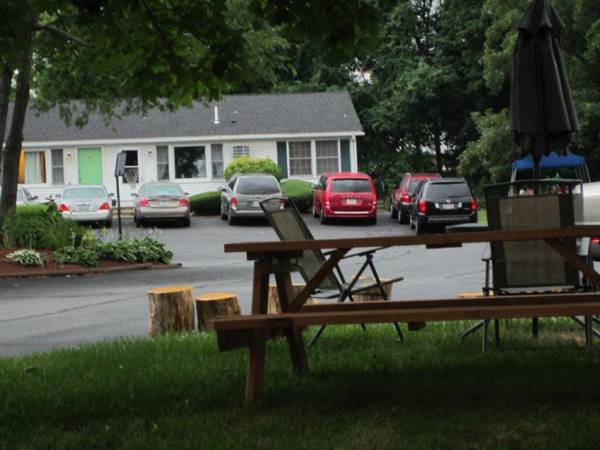 Founder's Brook Motel and Suites