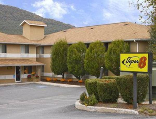 Super 8 by Wyndham Burnham/Lewistown