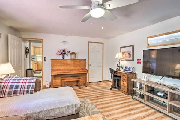 Workspace - Big Bear Cabin with Deck and Hot Tub Near Resorts!