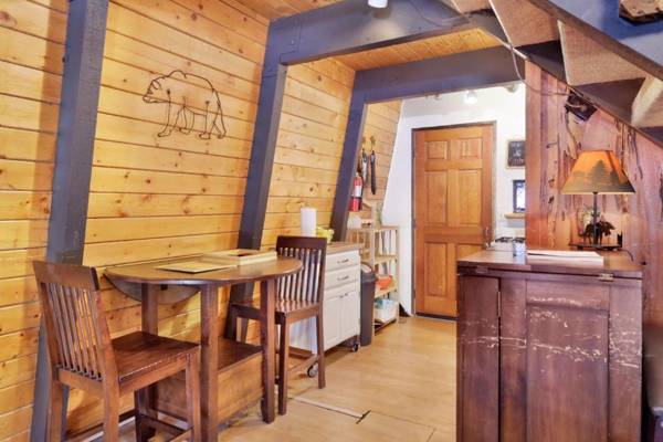 Wolf Cub Cabin - 1946 by Big Bear Vacations