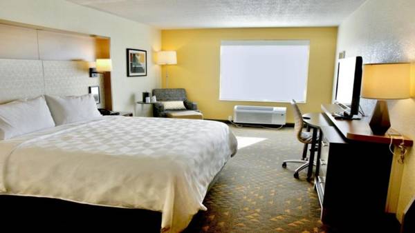 Holiday Inn Hotel & Suites Overland Park-Convention Center an IHG Hotel