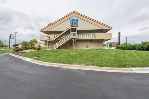 Motel 6-Overland Park KS