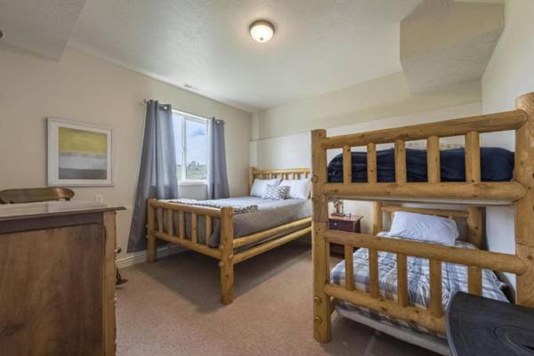 Yard is Kids Paradise! Beach Access! Tons of Space!