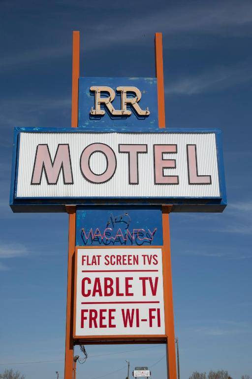 R&R MOTEL