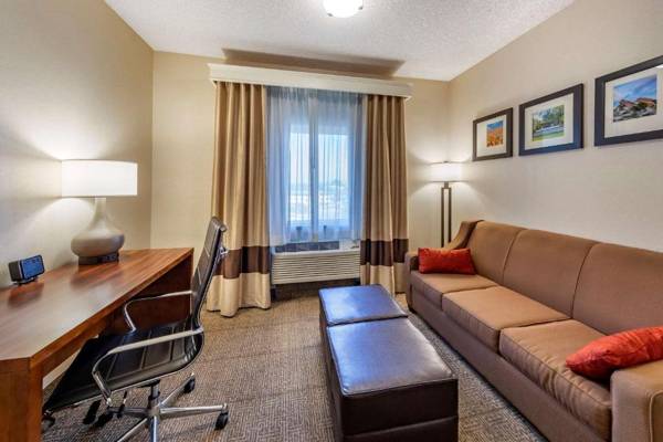 Workspace - Comfort Suites Near Six Flags Magic Mountain
