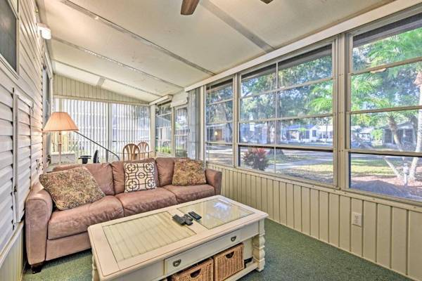 Bright Home Pool Access and Screened-In Porch!