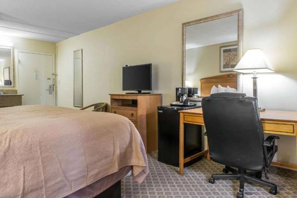 Workspace - Quality Inn & Suites Fairview