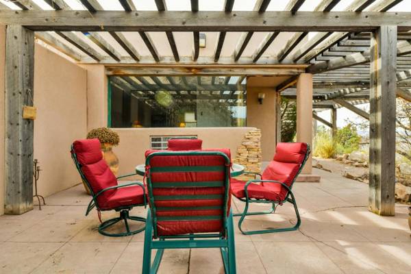 Grandview Studio - Breathtaking views in the foothills of the LaSal's