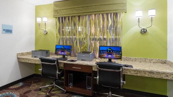 Workspace - Holiday Inn Express & Suites Wyomissing an IHG Hotel