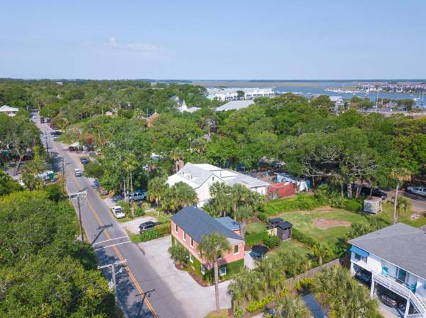 Folly Vacation 114B Townhouse perfect family vacation pets welcome!