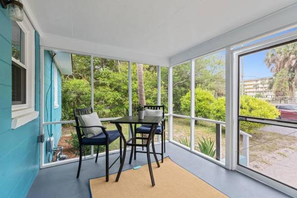 208 W Ashley - Central Location - 2 Mins to the Beach