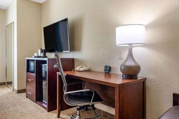 Workspace - Comfort Inn & Suites Near Lake Lewisville