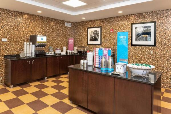 Hampton Inn & Suites Cleveland-Airport/Middleburg Heights