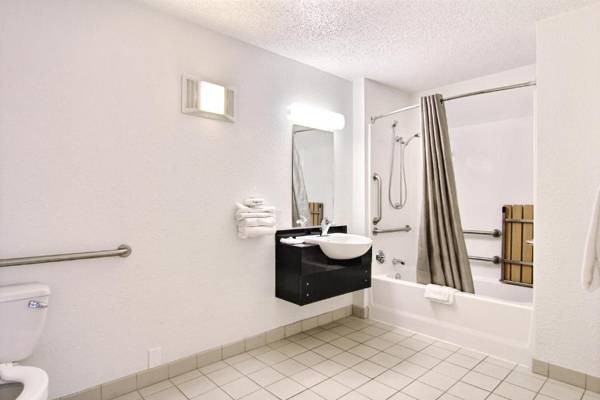 Motel 6-Middleburg Heights OH - Cleveland