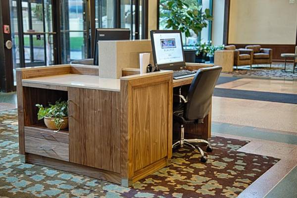 Workspace - Embassy Suites Chicago - O'Hare Rosemont