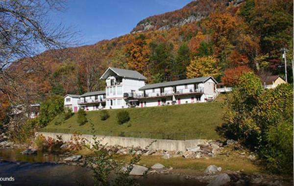 Carter Lodge - On The River