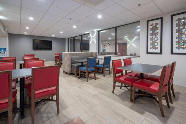 Holiday Inn Express Hotel & Suites Coon Rapids - Blaine Area an IHG Hotel