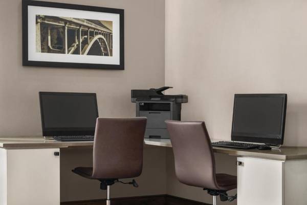 Workspace - Country Inn & Suites by Radisson Woodbury MN