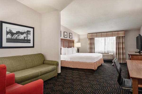 Country Inn & Suites by Radisson Woodbury MN