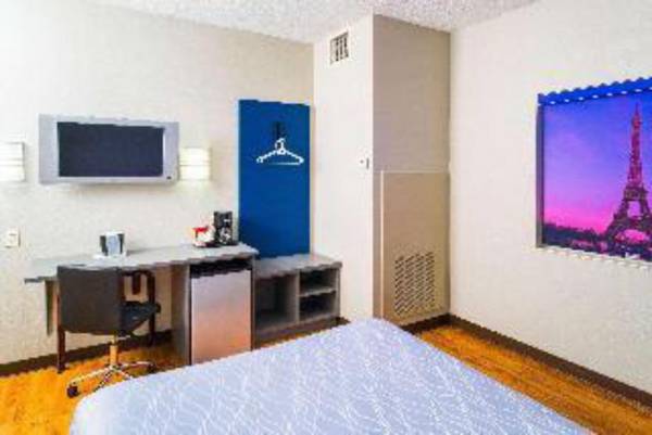 Workspace - Studio Z Extended Stay Hotel & Lounge