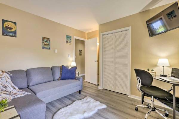Workspace - Dreamy Lakefront Condo Walk to Dining and More