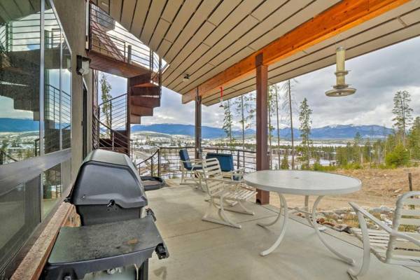 Evolve Private Fraser House with Mtn Views and Grill