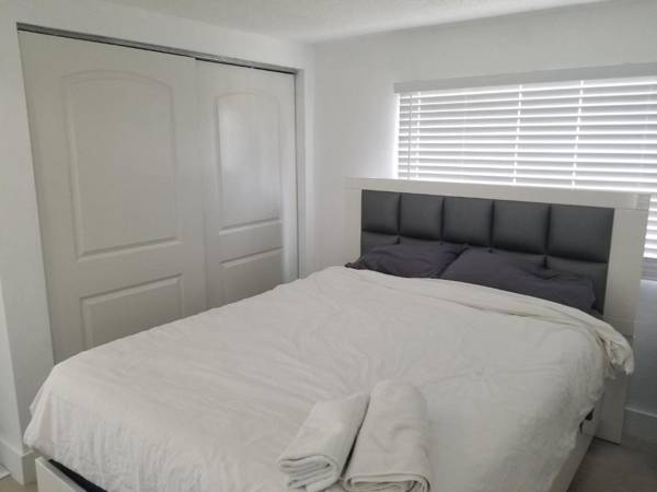 Entire Apartment 2University Lakes