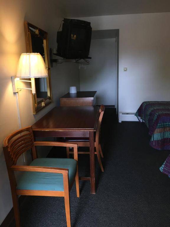 Hudson Plaza Motel