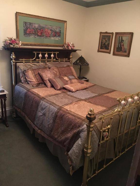 Raindrops On Roses Bed & Breakfast