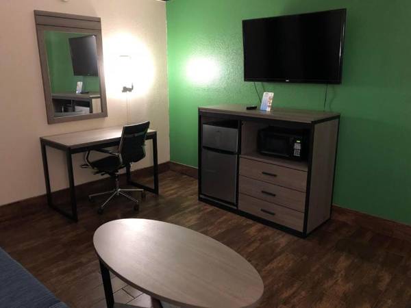 Workspace - Travelers Inn and Suites Wharton