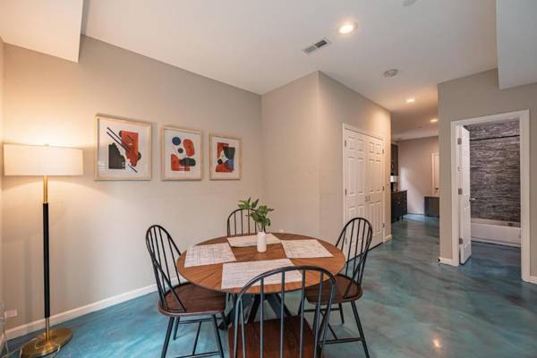 MODERN - Lux 1 BR 2 Bed Condo - Prime Location