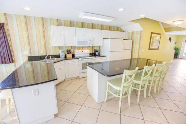 Stunning 8 BR New Updates Walk to Beach Bars Main Street