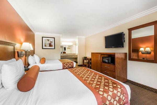 Rodeway Inn & Suites Canyon Lake I-15