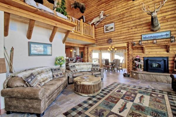 Make Memories at Powderhorn Resort-Pool table! Patio-views! Firepit! Garage!