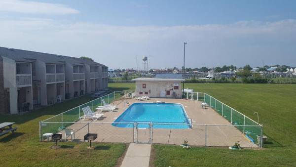 Rodeway Inn at Somers Cove Marina