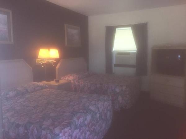 Twin Pine Motel