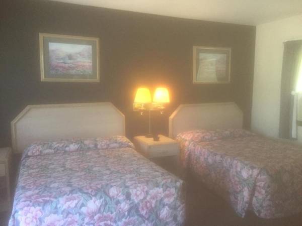Twin Pine Motel
