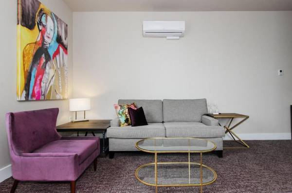 The Dundee - A Trace Hotel