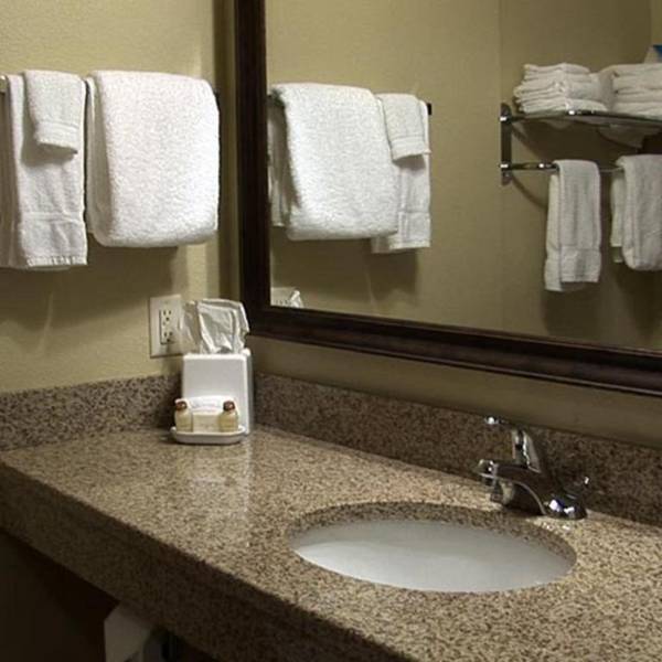 Boarders Inn and Suites by Cobblestone Hotels - Evansville