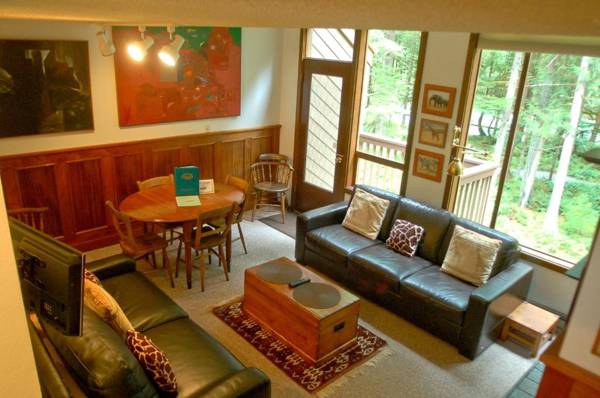 Snowater Condo #57 - 2-Story Condo Sleeps 6!