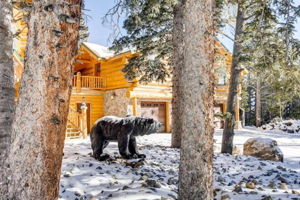 Cozy Log Cabin with Gorgeous Views on 100 Secluded Acres - Lodge at Flamingo Acres