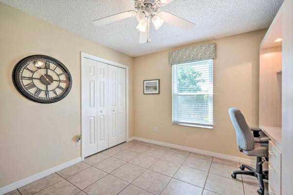 Workspace - Sunny Home in The Villages and Shared Amenities