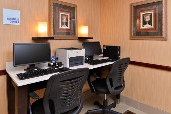 Workspace - Holiday Inn Express Hotel & Suites Cincinnati-North/Sharonville