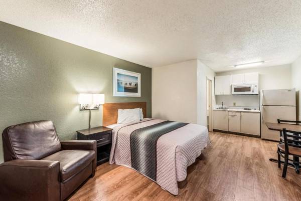 HomeTowne by Red Roof Studios Cincinnati - Sharonville