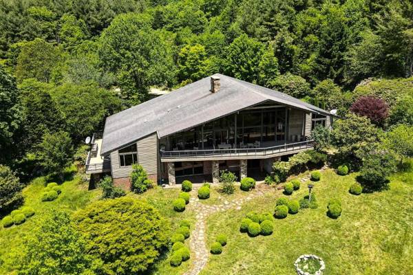 Premier Appalachian Living with Panoramic Mtn Vistas