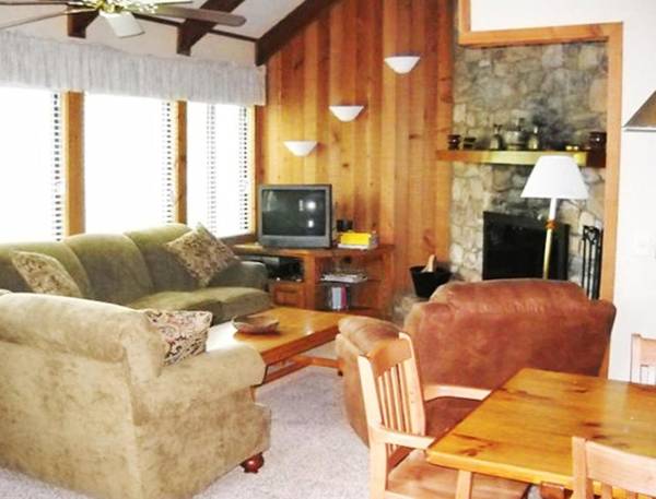 Accommodation by the Lake at Fontana Dam - Two Bedroom Cabin #1