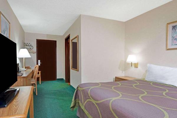 Super 8 by Wyndham Kenmore/Buffalo/Niagara Falls Area